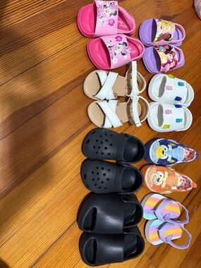 8 pairs of toddler footwear - 8C